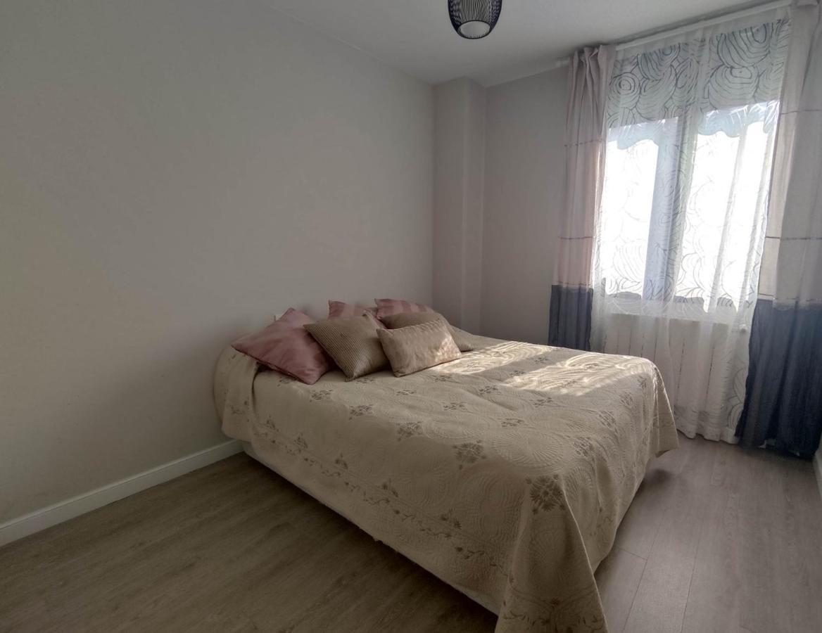 Precioso Apartamento Con Terraza, Pistas De Padel Y Piscinas Lägenhet Castro Urdiales Exteriör bild