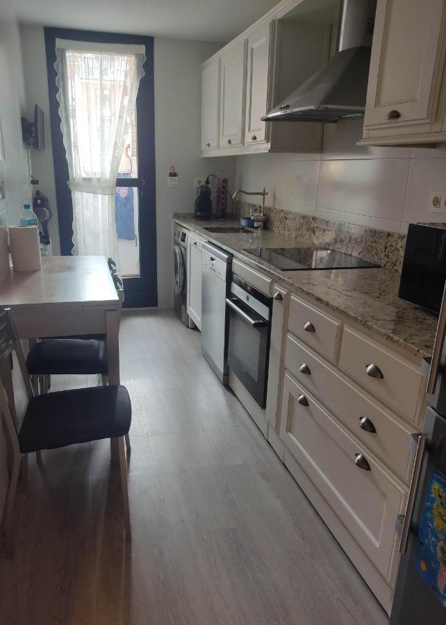 Precioso Apartamento Con Terraza, Pistas De Padel Y Piscinas Lägenhet Castro Urdiales Exteriör bild
