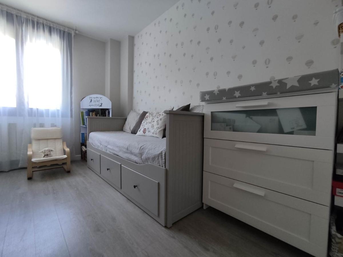 Precioso Apartamento Con Terraza, Pistas De Padel Y Piscinas Lägenhet Castro Urdiales Exteriör bild