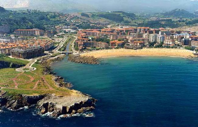 Precioso Apartamento Con Terraza, Pistas De Padel Y Piscinas Lägenhet Castro Urdiales Exteriör bild